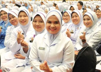 Pemegang ijazah kejururawatan  didakwa tidak laku di hospital kerajaan dan swasta kerana kedua-dua agensi itu  didakwa memilih jururawat peringkat diploma sahaja. - Gambar hiasan