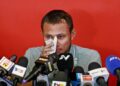 FAISAL Halim mengesat air mata ketika berkongsi situasi dirinya dalam sidang akhbar khas di Pusat Latihan Selangor FC, Shah Alam.