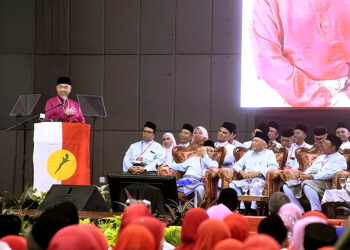 Presiden UMNO yang juga Timbalan Perdana Menteri, Datuk Seri Ahmad Zahid Hamidi ketika berucap merasmikan Mesyuarat UMNO Bahagian Lipis di Dewan Jubli Perak di Lipis, Pahang. Gambar SHAIKH AHMAD RAZIF