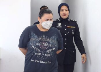 WAN Fatimah Zahra Wan Abdullah dibawa ke Mahkamah Majistret Ipoh semalam untuk didakwa menyebabkan kematian ke atas kanak-kanak berusia lima tahun. – UTUSAN/MUHAMAD NAZREEN SYAH MUSTHAFA