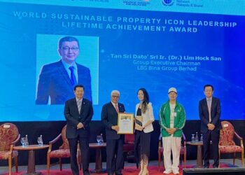 LBS terima “Anugerah Pencapaian Sepanjang Hayat Ikon Hartanah Kepimpinan Lestari Dunia 2024” dalam satu majlis bersejarah di JEN Penang Georgetown by Shangri-La, hari ini.