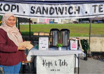 ILISHA Mohd. Affenddi dihadapan gerainya di Jalan Nilai Square Utama, Nilai, Seremban. – UTUSAN/NUR SHARIEZA ISMAIL