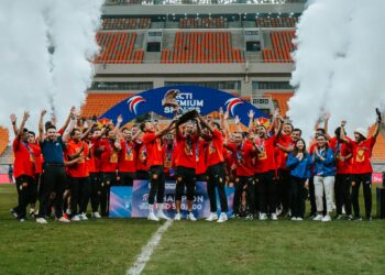 SELANGOR FC muncul juara kejohanan jemputan RCTI Premium Sports di Indonesia selepas menewaskan Persija Jakarta pada aksi final di Stadium Antarabangsa Indonesia (JIS), semalam.-IHSAN SELANGOR FC