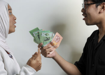 PETALING JAYA 24 MEI 2024 - Gambar hiasan pasangan suami isteri muda bertengkar disebabkan masalah kewangan dan menjadi punca penceraian di Studio Media Mulia di sini, hari ini. GAMBAR: FARIZ RUSADIO / PEMBERITA: SUHANA UTUSAN SERI