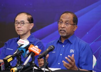 ZAMBY dalam sidang media dan pra pelancaran Sambutan Jubli Emas Ulang Tahun Barisan Nasional ke-50, di sini hari ini.- UTUSAN/FARIZ RUSADIO.