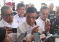 SAIFUDDIN Nasution Ismail (tengah) ketika sidang akhbar selepas mengiringi Yang Dipertua Negeri Pulau Pinang, Tun Ahmad Fuzi Abdul Razak melawat Kompleks Penjara Seberang Perai di Jawi, Nibong Tebal, Pulau Pinang.-UTUSAN/IQBAL HAMDAN