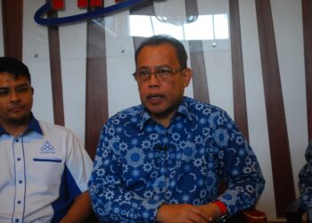 ABDUL FATTAH Abdullah dalam sidang akhbar selepas merasmikan Bengkel Kesedaran dan Pemerkasaan Pematuhan Syariah 2024 peringkat negeri di sebuah hotel di Ayer Keroh, Melaka. - UTUSAN/AMRAN MULUP