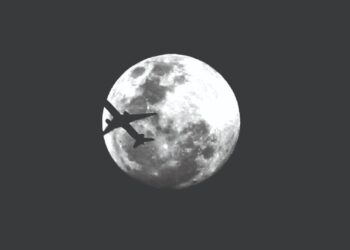 ELEMEN bentuk dan garis menonjolkan imej pada foto.