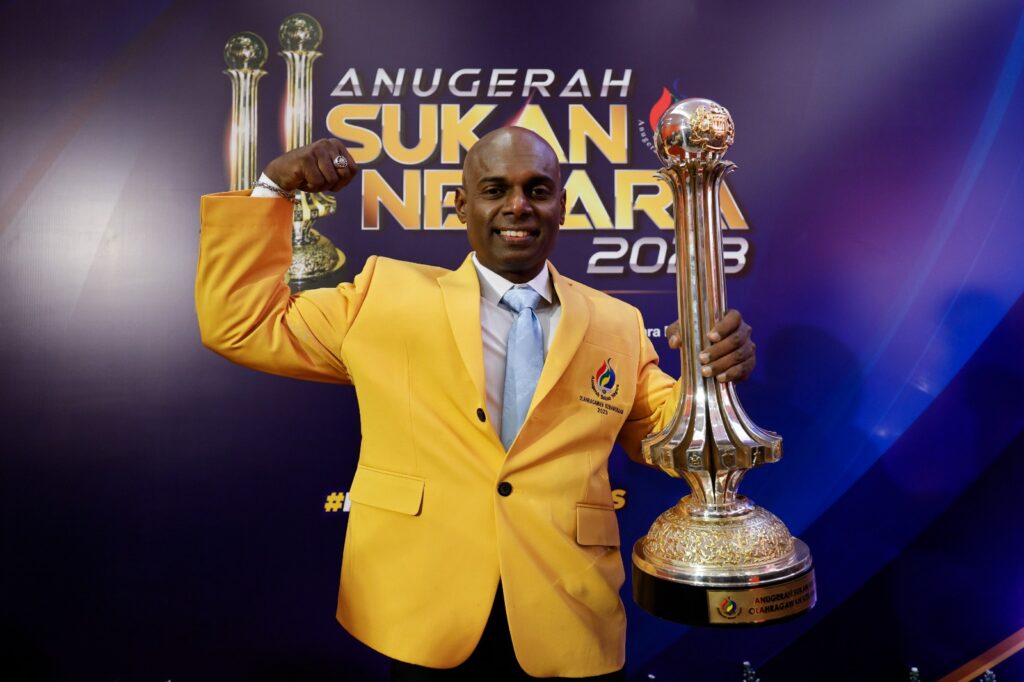 Mike dinobat Olahragawan Kebangsaan 2023 Mike dinobat Olahragawan Kebangsaan 2023
