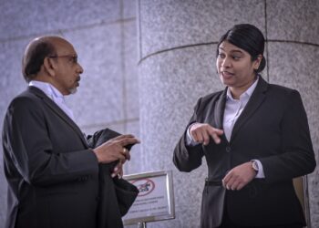 SHEILA Sharon Steven Kumar hadir di Mahkamah Rayuan Putrajaya hari ini bagi rayuan kes berkaitan pertuduhan mengugut, menghina fizikal orang awam dan mengaibkan anggota polis.  UTUSAN/FAIZ ALIF AHMAD ZUBIR