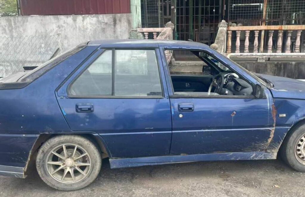 Dua lelaki guna kereta sedan seludup petrol ditahan