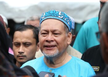 MOHD. Amar Nik Abullah ketika ditemui wartawan selepas menyampaikan Kuliah Pagi Jumaat di Medan Ilmu, Kota Bharu, Kelantan hari ini. UTUSAN/MUSTAQIM MOHAMED