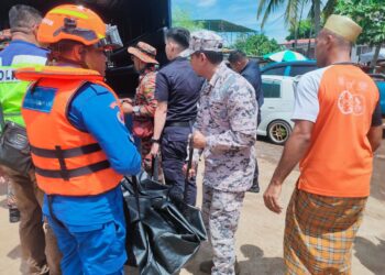 MAYAT nelayan warga Indonesia yang ditemukan lemas diserahkan kepada PDRM di Jeti Awam Kampung Inderasabah, Tawau hari ini-IHSAM MARITIM