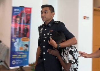 REMAJA 13 tahun dibawa ke Mahkamah Majistret Kajang bagi hukuman kes bakar kucing hidup-hidup. UTUSAN/NORLIZAH ABAS