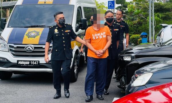 Rasuah penjawat awam