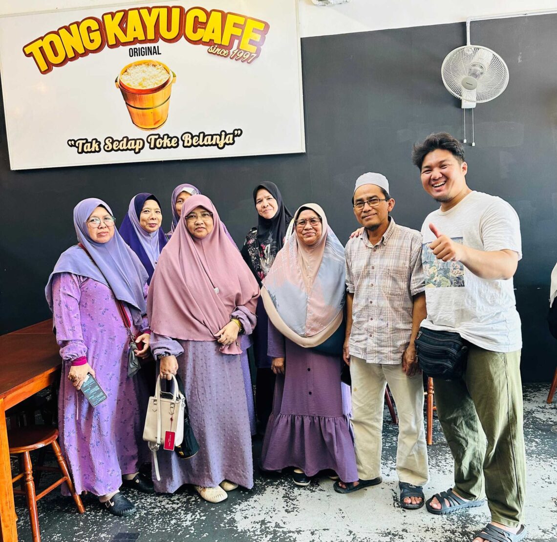 Konsep makanan campuran di Tong Kayu Cafe gamit pengunjung