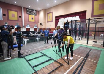 PARA pelatih ILP Kuala Langat giat membuat persiapan sempena Hari TVET Negara 2024 di Kuala Langat, Selangor. - UTUSAN / ABDUL RAZAK IDRIS