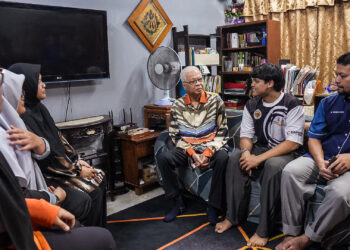 Datuk Seri Ismail Sabri Yaakob berkunjung ke kediaman Haziq Safwan Shahril di Kajang