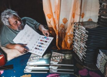 KITA dapat belajar dan menghargai keindahan khazanah biodiversiti di seluruh dunia dengan mengumpul setem.