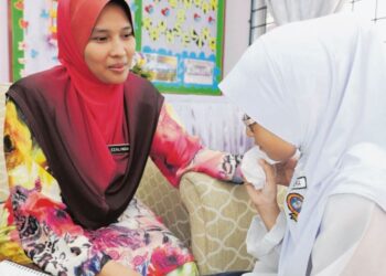 WARGA sekolah dilihat sebagai insan penting menangani masalah dera dalam kalangan pelajar memandangkan mereka banyak menghabiskan masa di sekolah. – GAMBAR HIASAN