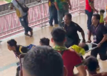 REMAJA lelaki yang meninggal dunia akibat masalah berkaitan jantung ketika menonton perlawanan bola sepak di Stadium Darul Aman, Alor Setar.