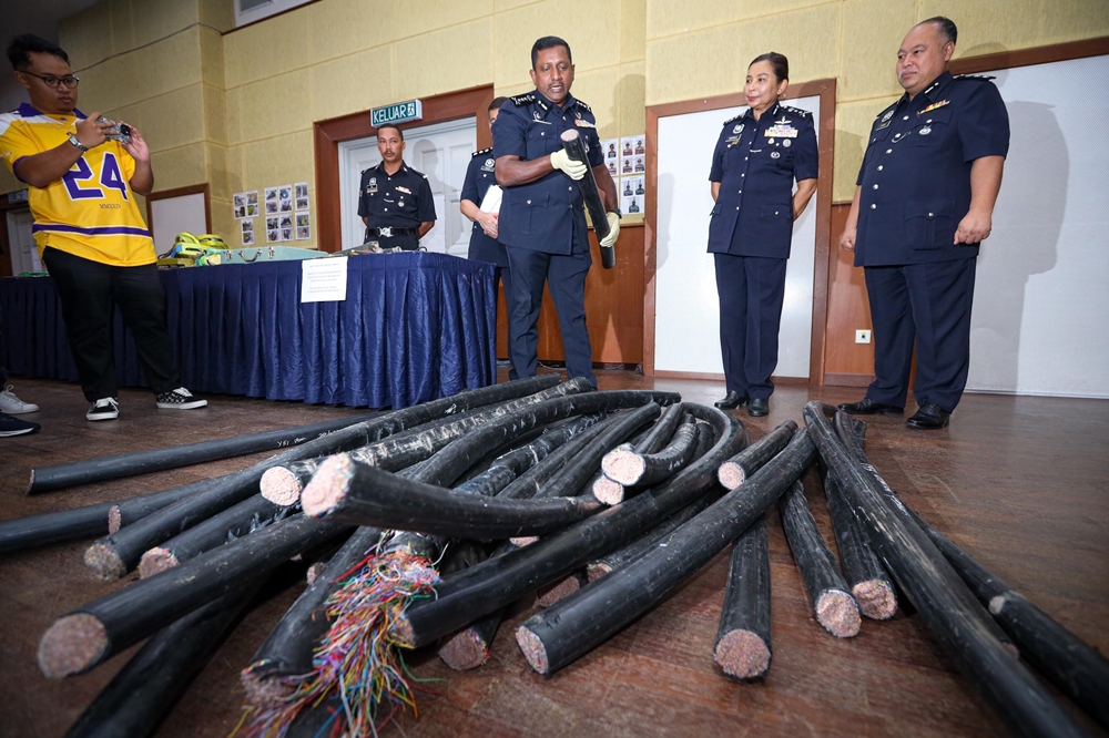Curi kabel