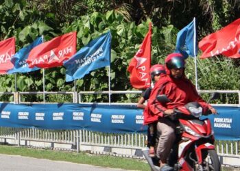 BAHANG PRK DUN Sungai Bakap bagaikan kurang terasa apabila perang poster dan bendera antara parti yang bertanding dilihat masih belum mencapai kemuncaknya.