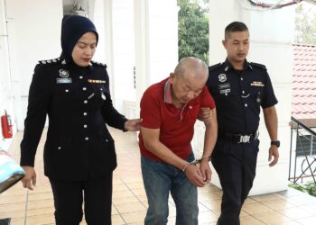 NG Chun Ming di Mahkamah Tinggi Ipoh hari ini ketika perbicaraan kes membunuh abang dan kakak iparnya, dua tahun. - UTUSAN/MUHAMAD NAZREEN SYAH MUSTHAFA