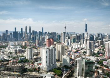 MALAYSIA perlu menyesuaikan diri dengan konteks global yang berubah untuk mencipta nilai dan kesejahteraan untuk rakyat. Dalam konteks perubahan global yang pantas dan dinamik, Malaysia perlu mengadaptasi strategi yang berkesan untuk kekal relevan. - UTUSAN