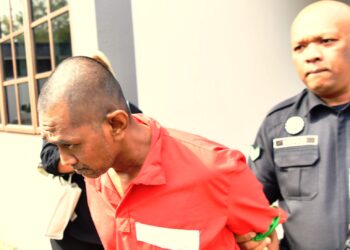 MUHAMMAD Halmi Ismail didakwa atas dua pertuduhan menipu menggunakan nama bantuan e-Kasih di Mahkamah Majistret Lenggong hari ini. - UTUSAN