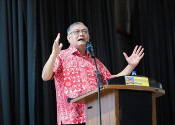 SHAMSUL ANUAR Nasarah berucap pada Permukiman Pergerakan Puteri UMNO Melaka dan Johor di Kem Permata Melaka, Alor Gajah, Melaka.