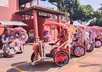 PERKHIDMATAN beca di Banda Hilir, Melaka. - UTUSAN/MUHAMMAD SHAHIZAM TAZALI