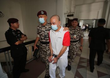 ASNI Omar (bergari) terlepas hukuman gantung apabila Mahkamah Persekutuan yang bersidang di Johor Bahru menggantikan dengan hukuman penjara 36 tahun berserta 12 sebatan kerana didapati bersalah membunuh seorang pelancong Perancis pada 2011.