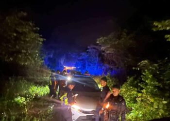 SEORANG lelaki ditahan selepas melarikan diri daripada SJR dengan memandu secara melulu dan melawan arus di Jalan Tristan, Lapangan Terbang Antarabangsa Senai, Kulai.