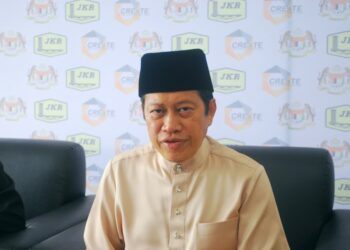 AHMAD MASLAN