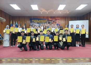 SERAMAI 21 calon menunjukkan keputusan PNGK 4.0 pada Majlis Apresiasi Peperiksaan STPM 2023 di Dewan Bestari JPN, Bukit Baru, Melaka.