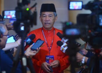 MOHAMAD Hasan ketika ditemui pemberita selepas merasmikan Mesyuarat Perwakilan UMNO Bahagian Rembau 2024 di Seremban hari ini.-UTUSAN/MOHD. SHAHJEHAN MAAMIN.