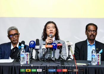 KIM Pan Gon bercakap ketika sidang media khas di Wisma FAM, hari ini.