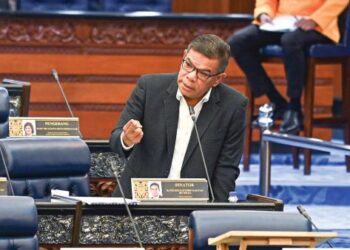 SAIFUDDIN Nasution Ismail dalam sesi soal jawab di Dewan Rakyat semalam. – JABATAN PENERANGAN MALAYSIA