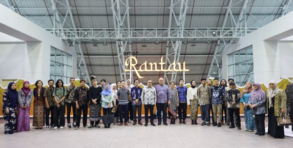 Pameran Imt-Gt: Rantau sebuah ungkapan artistik seniman sisual tiga negara Pameran Imt-Gt: Rantau sebuah ungkapan artistik seniman sisual tiga negara
