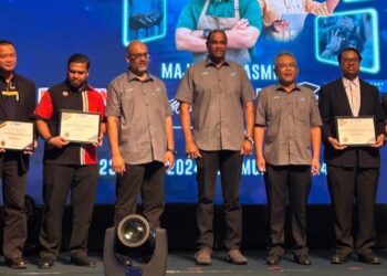 R RAMANAN pada Majlis Perasmian Program RAKYATpreneur dan Bank Rakyat UNIpreneur 2024 di Dewan Tun Abdul Razak (TAR), Menara Kembar Bank Rakyat, Kuala Lumpur, hari ini.