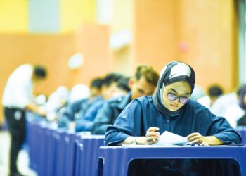 UNIVERSITI perlu bersikap lebih terbuka dengan membenarkan pelajar menukar subjek atau kursus bagi mengurangkan jumlah mahasiswa gagal menamatkan pengajian.