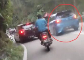 TANGKAP layar yang diambil daripada satu rakaman video menunjukkan sebuah kereta jenis Perodua Myvi (dalam bulatan merah) yang dipandu secara melulu dan berbahaya di Jalan Batu Ferringhi, Pulau Pinang.