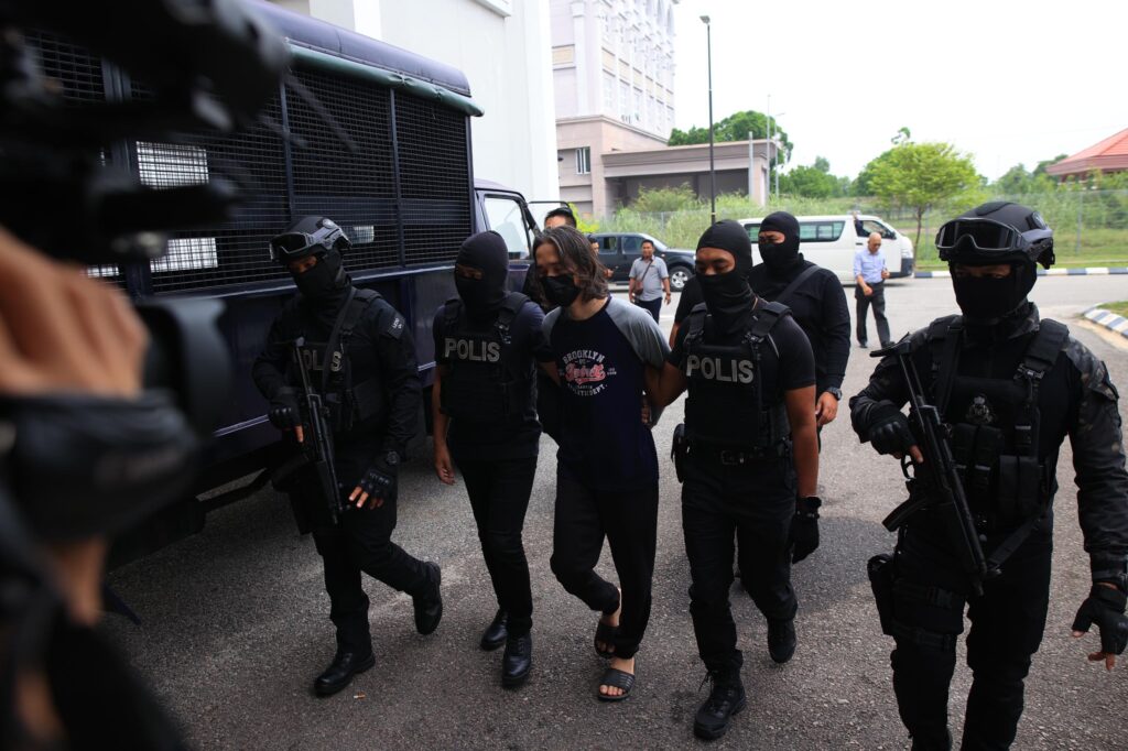 Bekas banduan dituduh miliki bahan, sokong, mengaku ahli IS Bekas banduan dituduh miliki bahan, sokong, mengaku ahli IS