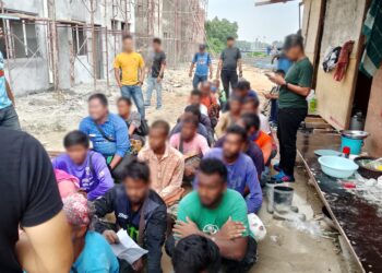 SEBAHAGIAN warga asing yang diperiksa dan ditahan dalam serbuan pihak JIM Negeri Sembilan di sebuah tapak projek pembinaan dalam operasi yang dijalankan di Seremban dan Jelebu bermula semalam.