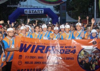 PELAKON dan pengacara, Alif Satar turut serta memeriahkan Program Amal ‘Wira Fun Walk 24’ bersama 1,200 peserta di hadapan bangunan DBKL, baru-baru ini.