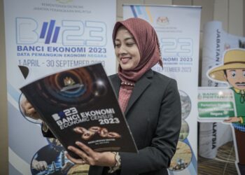 BUKU Laporan Banci Ekonomi 2023. - UTUSAN/FAIZ ALIF ZUBIR