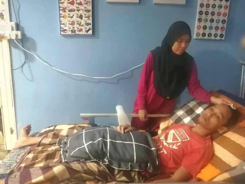 Lelaki terlantar ditimpa batang kayu bergolek