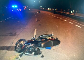 KEMALANGAN melibatkan empat buah motosikal mengorbankan salah seorang remaja di Jalan Padang Matsirat, Langkawi.