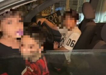 TANGKAP layar video menunjukkan remaja berusia 14 tahun memandu kereta bersama dua kanak-kanak lain dalam video tular.